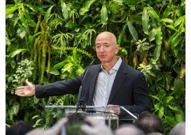 De fundar Amazon y comprar el Washington Post a volar al espacio